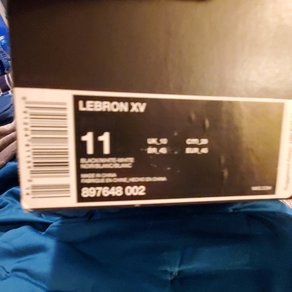 Basketball Shoes - Picture 5 of 5